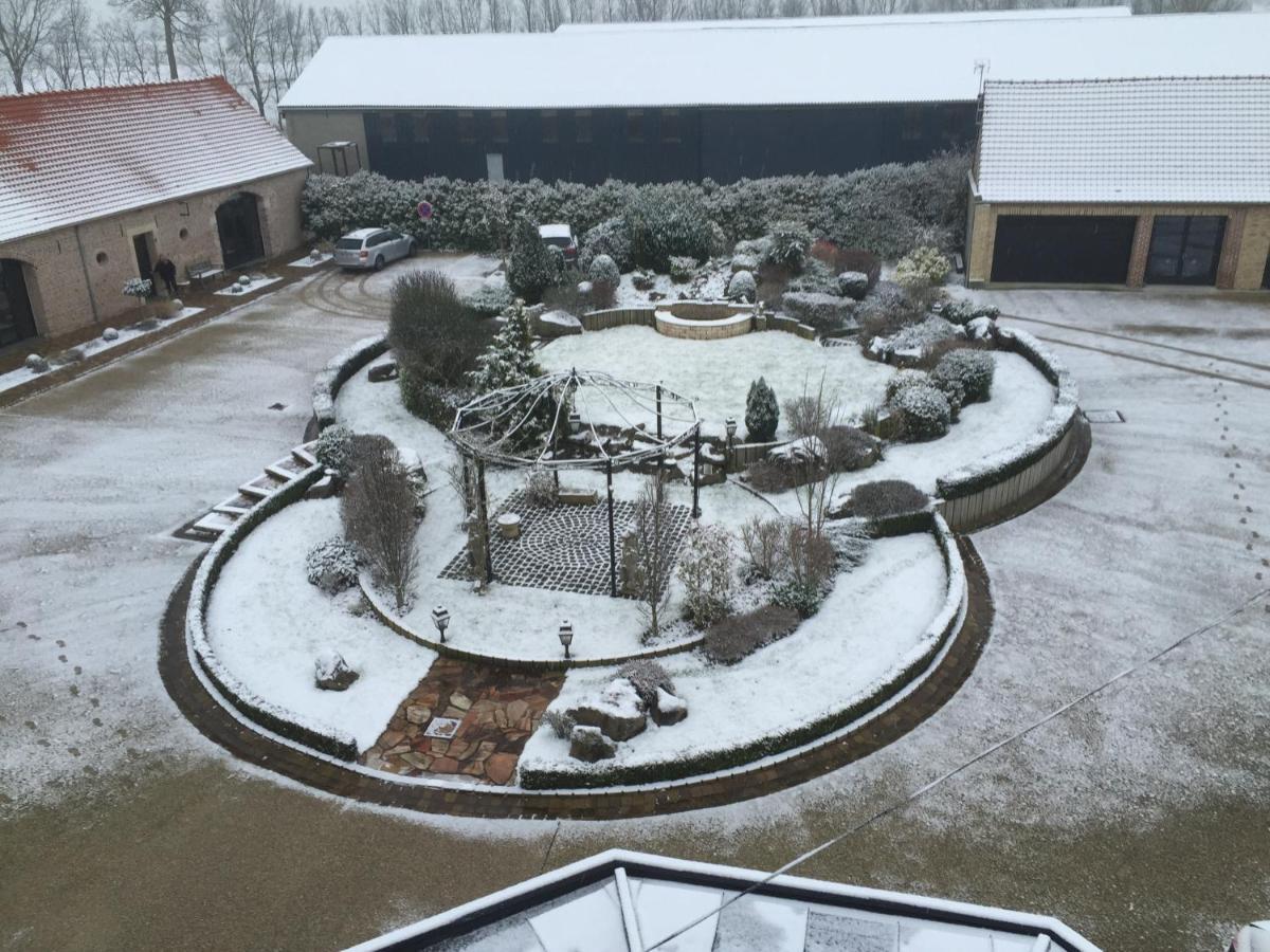 Au Grand Saule Villa Les Attaques Bilik gambar